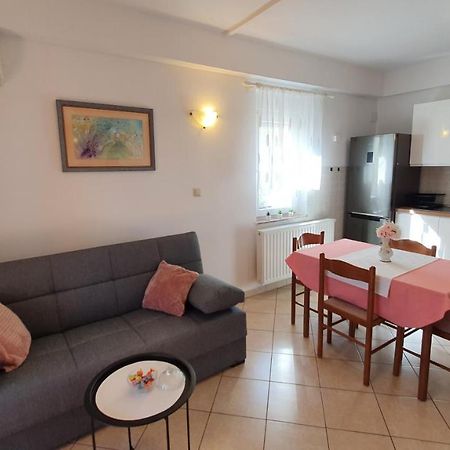Apartment Nevenka Krk Town Eksteriør bilde