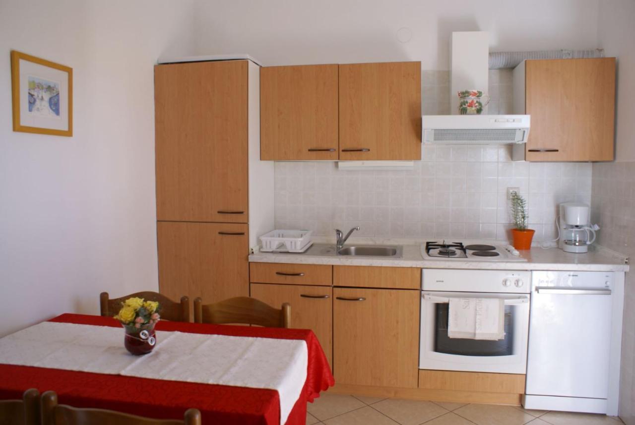 Apartment Nevenka Krk Town Eksteriør bilde