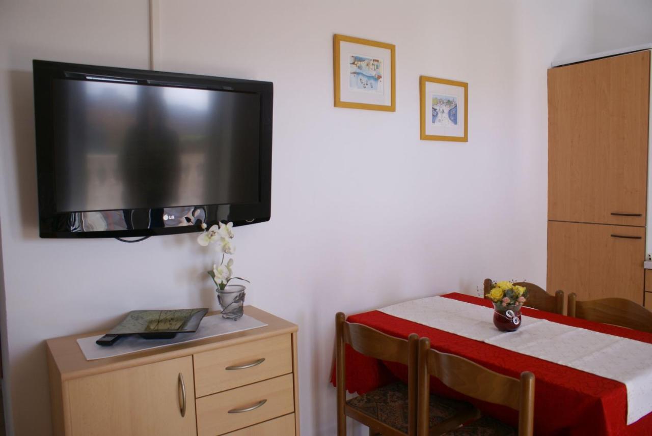 Apartment Nevenka Krk Town Eksteriør bilde
