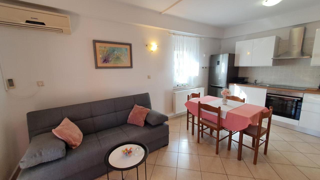 Apartment Nevenka Krk Town Eksteriør bilde