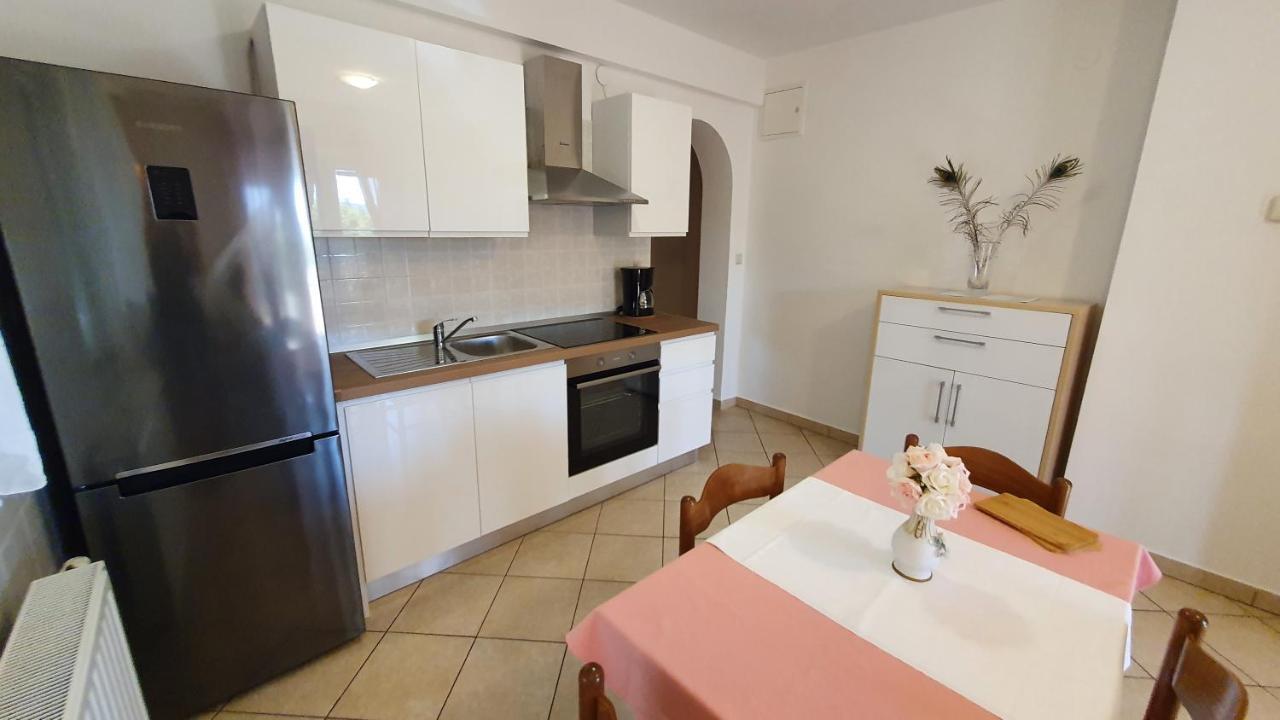 Apartment Nevenka Krk Town Eksteriør bilde