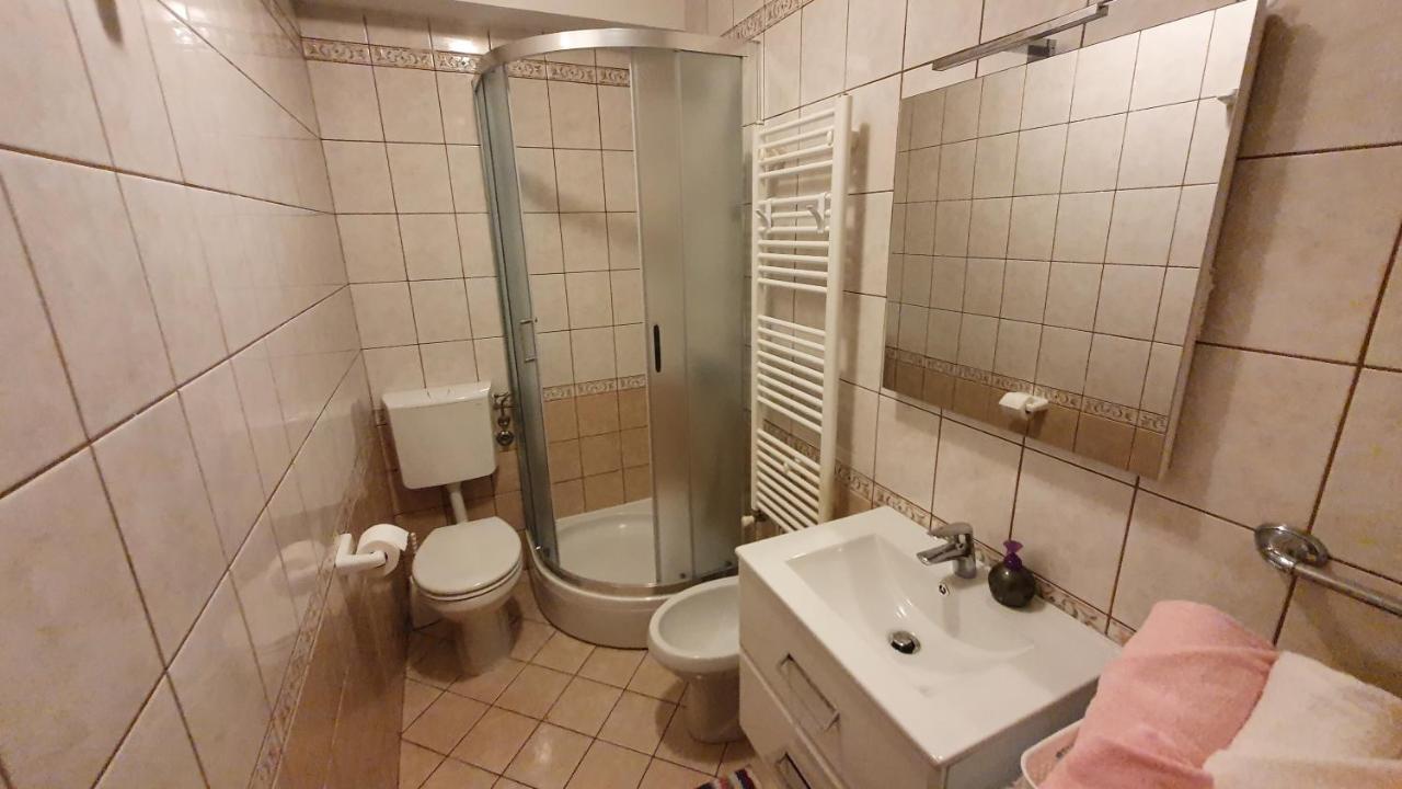 Apartment Nevenka Krk Town Eksteriør bilde