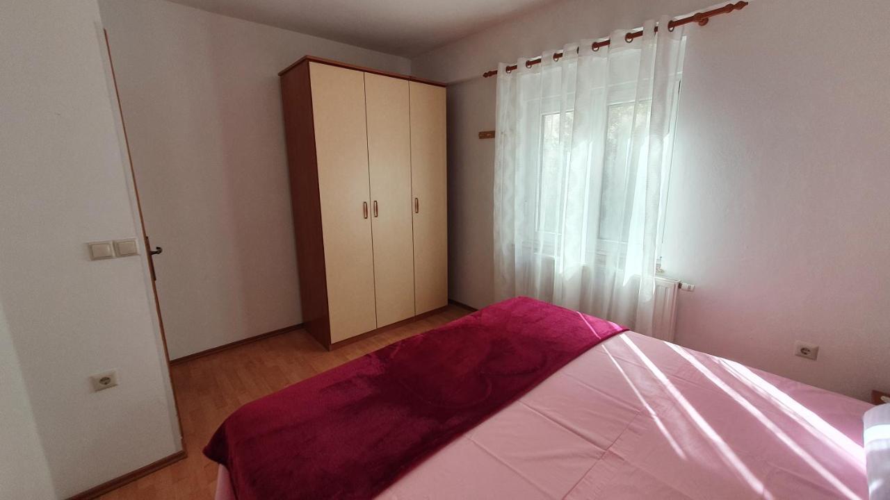 Apartment Nevenka Krk Town Eksteriør bilde